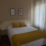 Robles Hotel *
