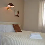Robles Hotel *