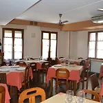 Hotel Robles *