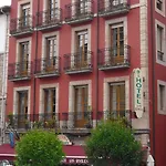 Robles Hotel *