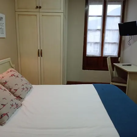Hotel Robles *