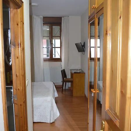 Hotel Robles *