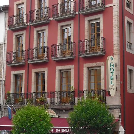 Robles Hotel *