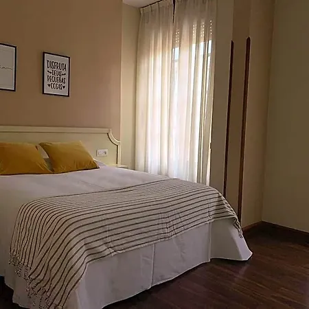 Robles Hotel *