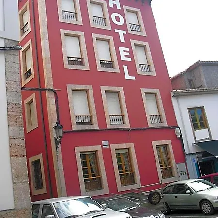 Robles Hotel *