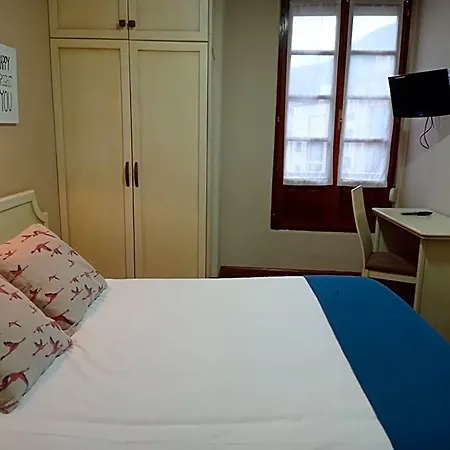 Hotel Robles *