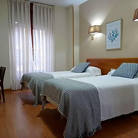 Hotel Robles *