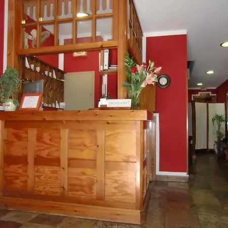 Hotel Robles *